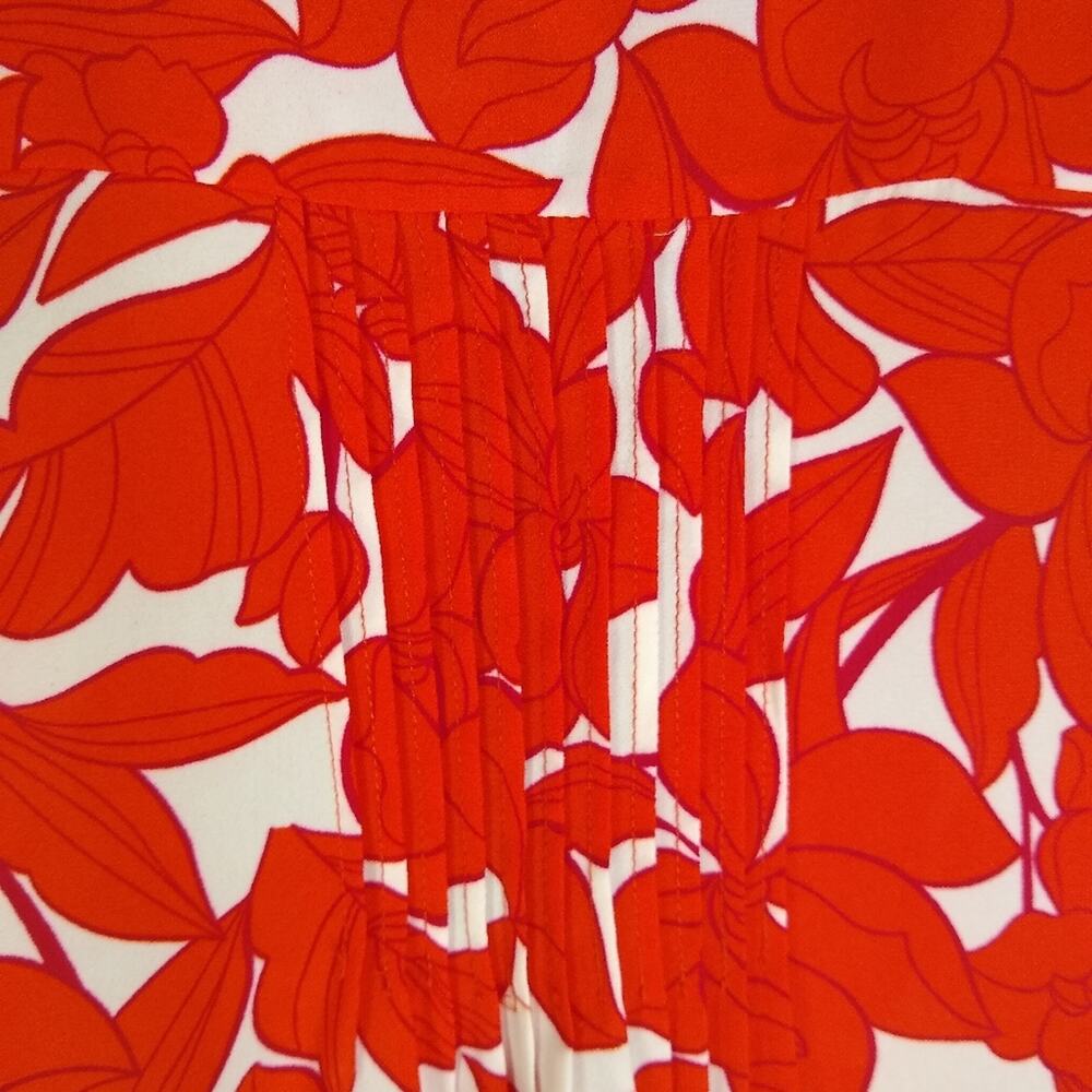 T Tahari Blouse Size XS Floral V Neck Sleeveless Blouse NWT - Picture 8 of 12